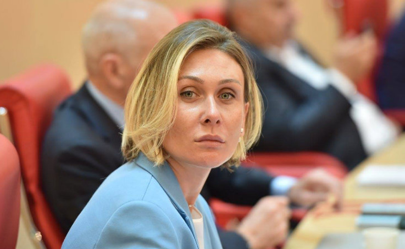ირაკლი კობახიძეს რომ ამ კანიბალების შემოტევა აქვს, განსხვავება მათ შორის ხომ ასეთი ნათელია - წილოსანი