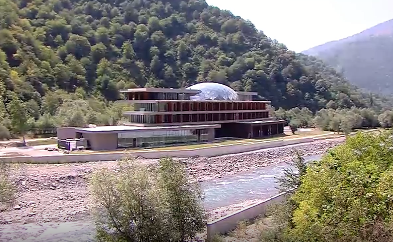 სასტუმრო არაგვის კალაპოტში - ადგილობრივები საფრთხეებზე საუბრობენ და მშენებლობის შეჩერებას ითხოვენ
