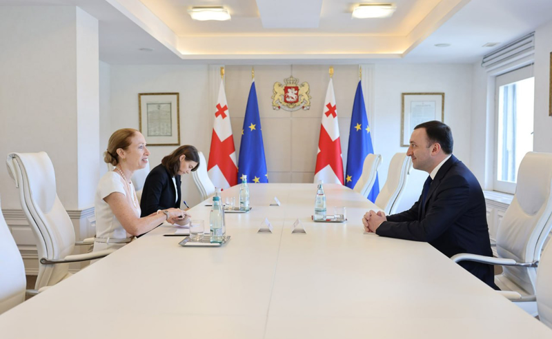 პრემიერმა კელი დეგნანთან გამოსამშვიდობებელი შეხვედრა გამართა - მთავრობის ადმინისტრაცია
