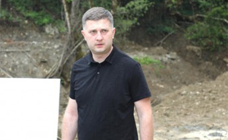 მძიმე ტექნიკა გადასულია როგორც მდინარე ჭანჭახის კალაპოტში, ასევე ლოკალურად სტიქიის ზონაში - ონის მერი