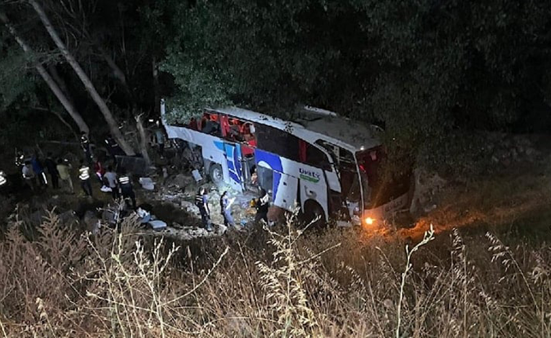 თურქეთში სამგზავრო ავტობუსი ხევში გადავარდა - დაიღუპა 12 ადამიანი