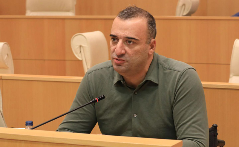 არაკომპეტენტური, საკუთარი პარტიიდან გარიცხული - რატი იონათამიშვილი ადამ კინზინგერზე