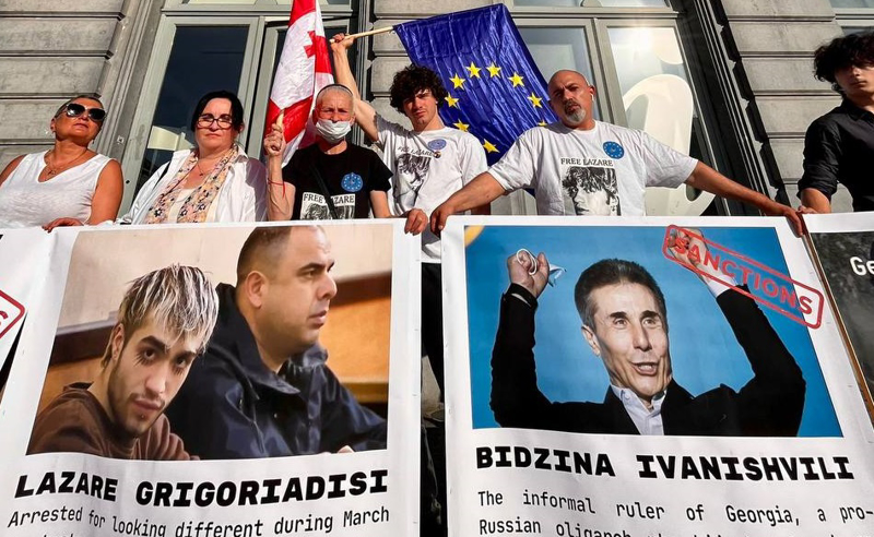 აქცია ბრიუსელში ლაზარეს გათავისუფლების მოთხოვნით - გრიგორიადისის მამა ევროპარლამენტარებთან შეხვედრას გეგმავს