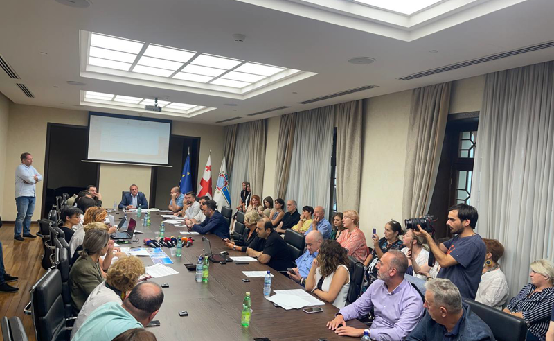 "კალაძემ დაკვეთა მიიღო ივანიშვილისგან, კატასტროფული გადაწყვეტილებების მიღებაა დაგეგმილი" - ურბანული კომისიის სხდომა იწყება