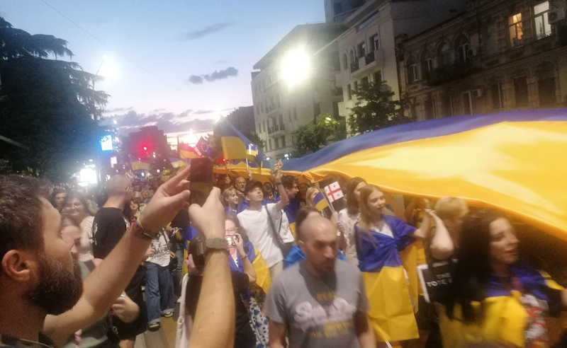 "ვიბრძოლოთ თავისუფლებისთვის" - უკრაინის მხარდამჭერი მსვლელობა თბილისში