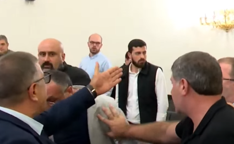 უკონტროლო მშენებლობები ბათუმშიც გააპროტესტეს - საკრებულოს სხდომაზე ხმაური იყო