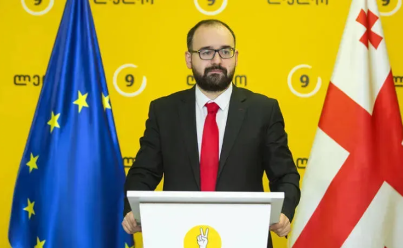 "ოცნება" რუსეთის მსახური ხელისუფლებაა - გრიგოლ გეგელია მედევედევის კომპლიმენტებზე
