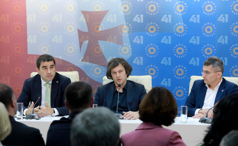 ქართული ოცნება პოლიტსაბჭოს სხდომას მართავს