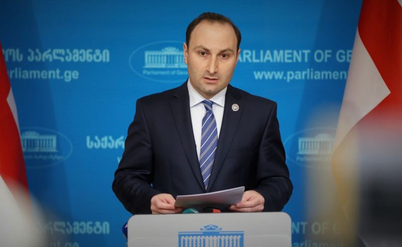 ანრი ოხანაშვილი ევროპელ პოლიტიკოსებს საქართველოს კონსტიტუციის წაკითხვას ურჩევს
