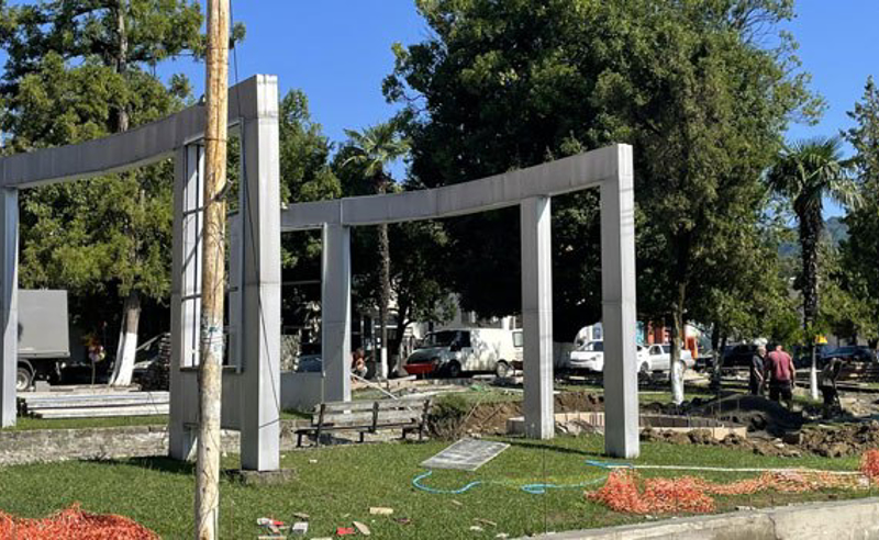 სკვერი არ გაიყიდება - რატომ დაიხია "ოცნებამ" უკან?