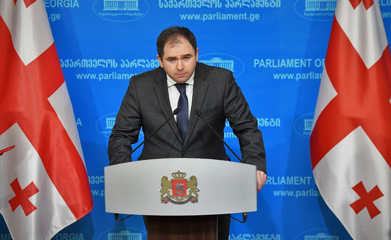 "ოცნება" პრეზიდენტის განცხადებების გამო გაბრაზებულია და სასამართლოში შეხვედრას უანონსებს