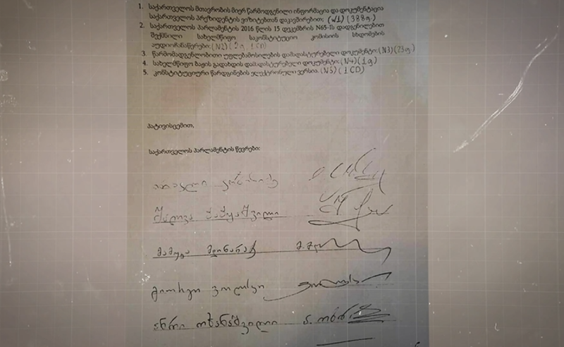 იმპიჩმენტის პროცესი ოფიციალურად უკვე დაწყებულია - რომელი დეპუტატები აწერენ ხელს პრეზიდენტის გადაყენებას 