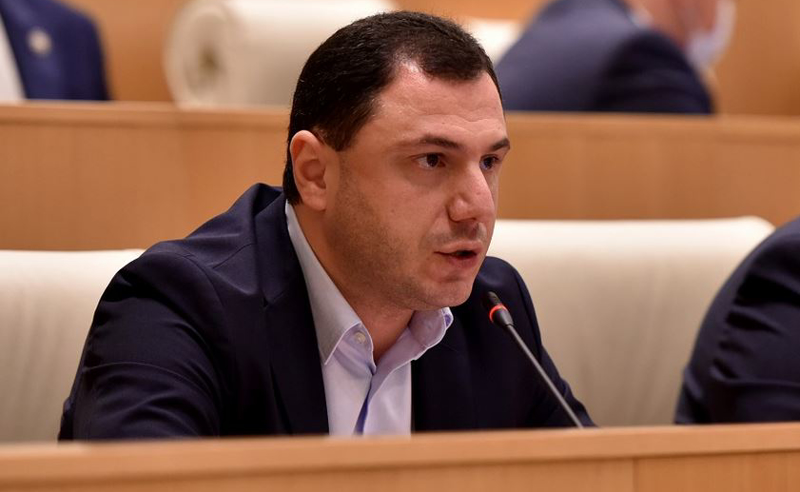 12 სკოლაში შესაძლოა, სასწავლო პროცესი 2-3 კვირის დაგვიანებით დაიწყოს - რას პასუხობს მინისტრი მშობლების პროტესტს