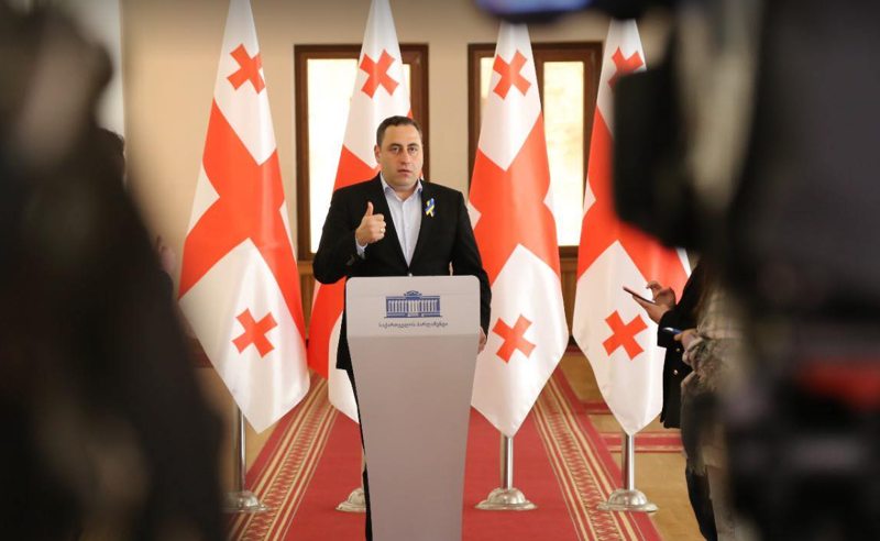 საიდან 390 ათასი მხოლოდ ერთი ფრენისთვის ? - ვაშაძე პრემიერისგან პასუხებს ითხოვს