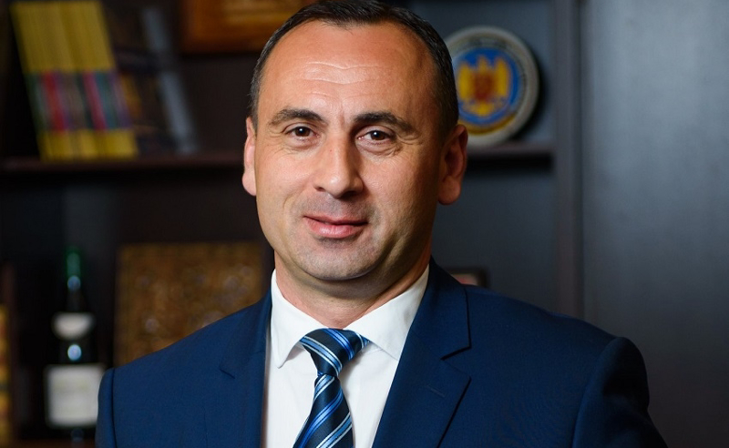 პრემიერის სკანდალური რეისი - ანზორ ჩუბინიძის მტკიცებით, ღარიბაშვილს ფული მამამ გადაუხადა