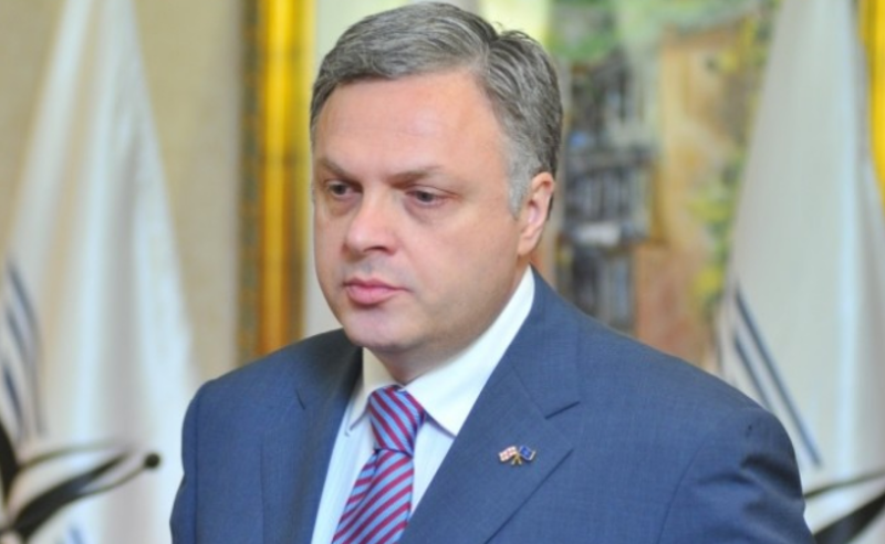 "ენმ-ს კრიტიკა ქოცების საამებლად" - ბარამიძე ამბობს, რომ მელია არასერიოზულად იქცევა