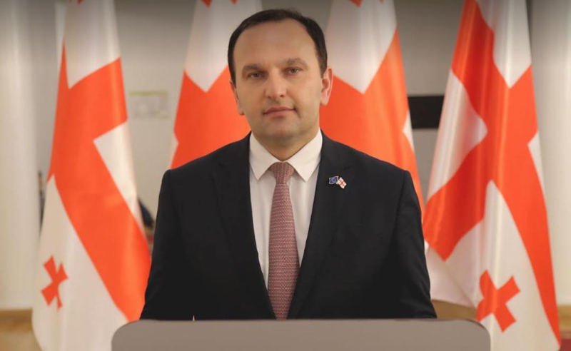 რუსეთის ჯაშუშის, ფარცხალაძის ღირსეულ კაცად გამოცხადება შოთაძის მიერ აღიარებაა, რომ ისიც ფარცხალაძესთან არის - პაატა მანჯგალაძე