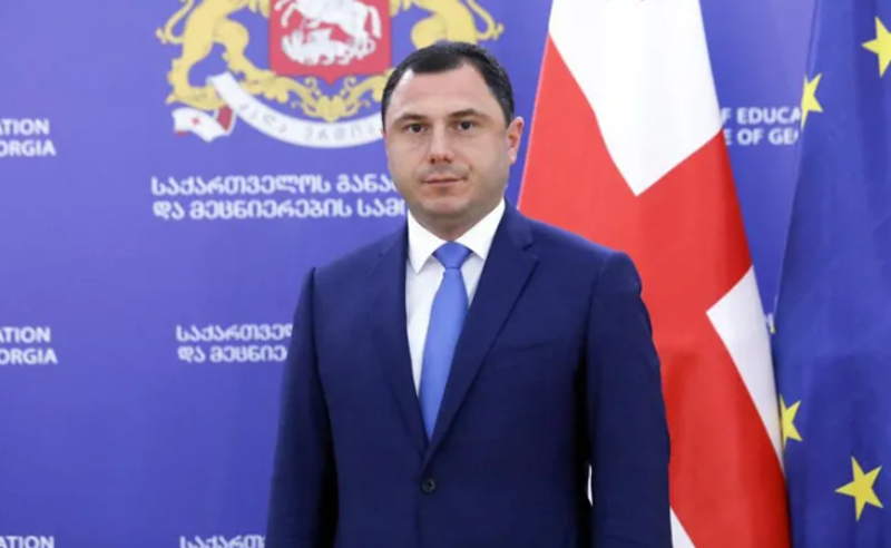 როგორც ჩანს, Freeuni-სა და Agruni-ს სხვა მოტივაცია აქვთ - მინისტრი უნივერსიტეტებზე ზეწოლას "სიცრუეს" უწოდებს