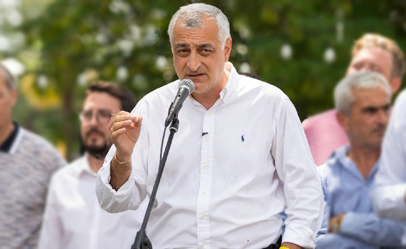 არ მჯერა გახარიას ოპოზიციონერობის, სახელმწიფოებრივი კითხვები მაქვს მასთან - მამუკა ხაზარაძე