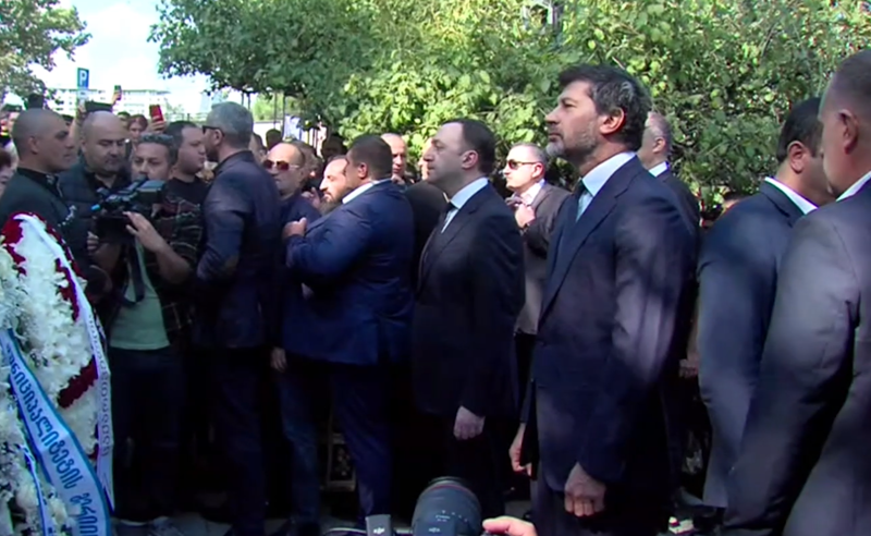 "შავოსანი დედებისკენ არც  კი გამოუხედავს" - შვილმკვდარი დედები პრემიერის გაქცევით შეურაცხყოფილები არიან
