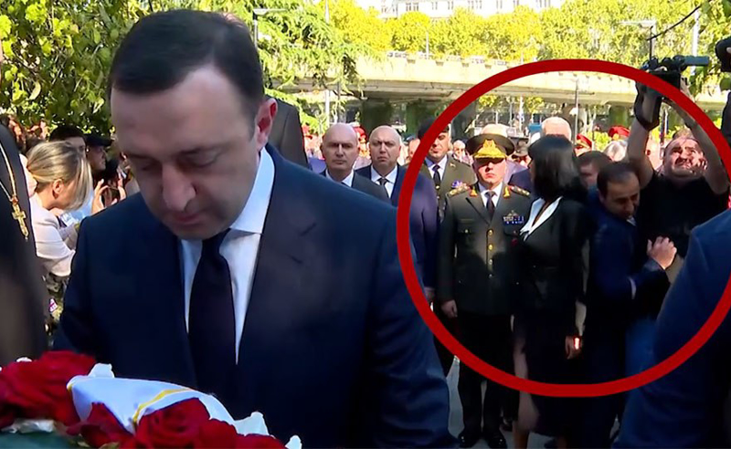 ცოცხალი კედელი პრემიერსა და დევნილებს შორის - ღარიბაშვილის დაცვამ ლამის მინისტრი წააქცია (ვიდეო) 