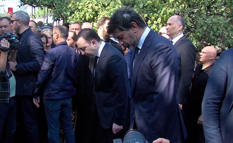 გმირთა მემორიალიდან გაქცეული პრემიერი - ღარიბაშვილმა შვილმკვდარ დედებთან შეხვედრა ისევ ვერ გაბედა