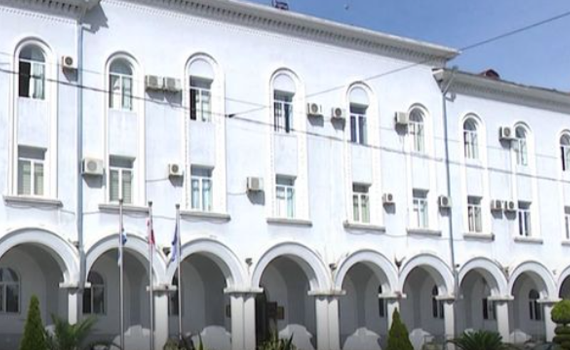 ქობულეთში, საჯარო მოხელეებს ხელფასებს წინასწარ, ავანსის სახით ურიცხავდნენ