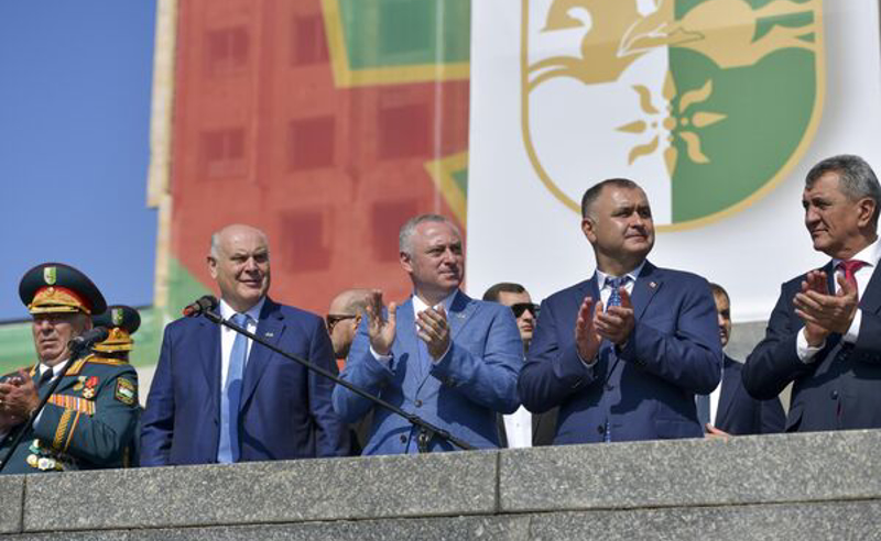 სამხედრო აღლუმი ოკუპირებულ აფხაზეთში - ომის 30 წლის თავზე სეპარატისტული რეჟიმი გამარჯვებას ზეიმობს