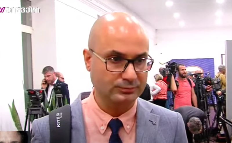 პრეზიდენტი არის არა დამოუკიდებელი პირი, არამედ მთავრობის წარმომადგენელი - მთავრობის ადმინისტრაციის წარმომადგენელი