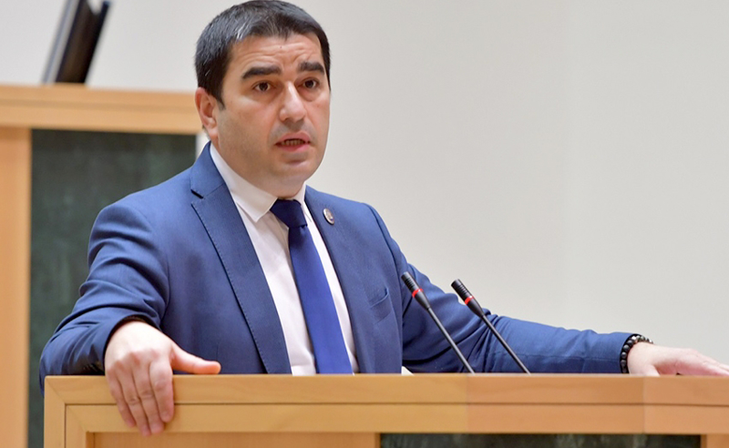 განცხადება, რომ პარლამენტი იღებს რუსულ კანონებს, "კაგებეს" სახელმძღვანელოდანაა ამოკითხული - პაპუაშვილი ოპოზიციას