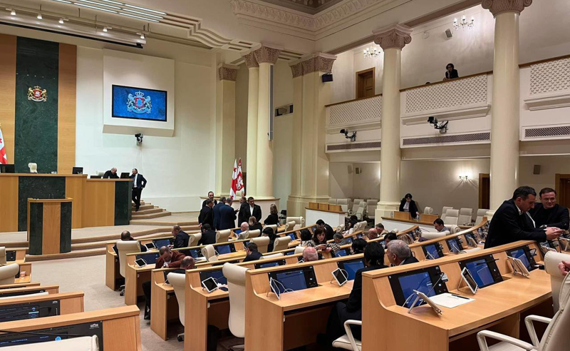 76  მომხრე 20 წინააღმდეგი - კარვების კანონი მეორე მოსმენით მიღებულია