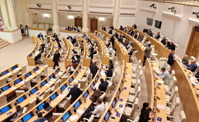 თუ ვინმეს უნდა უხაროდეს კენჭისყრის ღიაობა, ეს ნაცმოძრაობაა - "ოცნება" რეგლამენტში ცვლილებებს გამჭვირვალობით ხსნის 