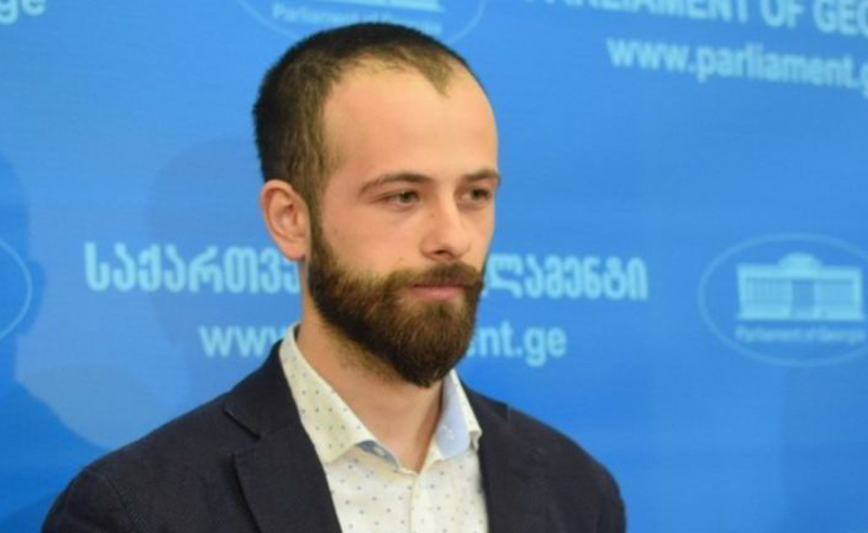 თანამდებობაზე ყოფნის დროს, პრეზიდენტი არის ხელშეუვალი - ვახუშტი მენაბდე