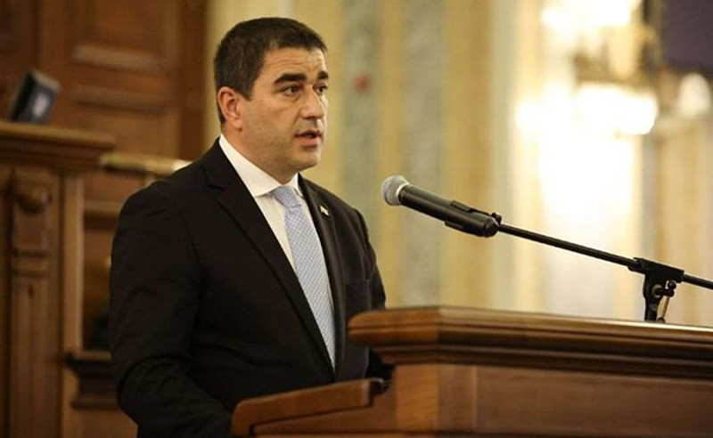 პარლამენტის წევრი ხართ თუ USAID-ის თანამშრომელი? არანაირი გრძნობა პატრიოტიზმის არ გქონიათ - პაპუაშვილი აქუბარდიას