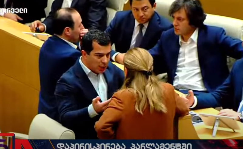 ხმაური და დაპირისპირება პარლამენტში გრძელდება