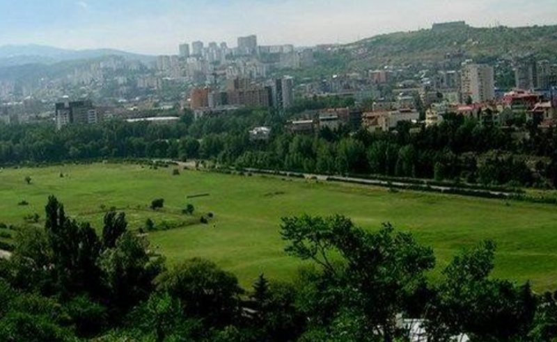 პარკის ნაცვლად სამშენებლო მოედანი - ივანიშვილმა იპოდრომის ტერიტორია გადაყიდა