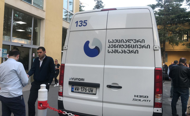 კლინიკიდან გაქცეული პატიმრები შეიარაღებულები არიან? - პენიტენციური დუმს