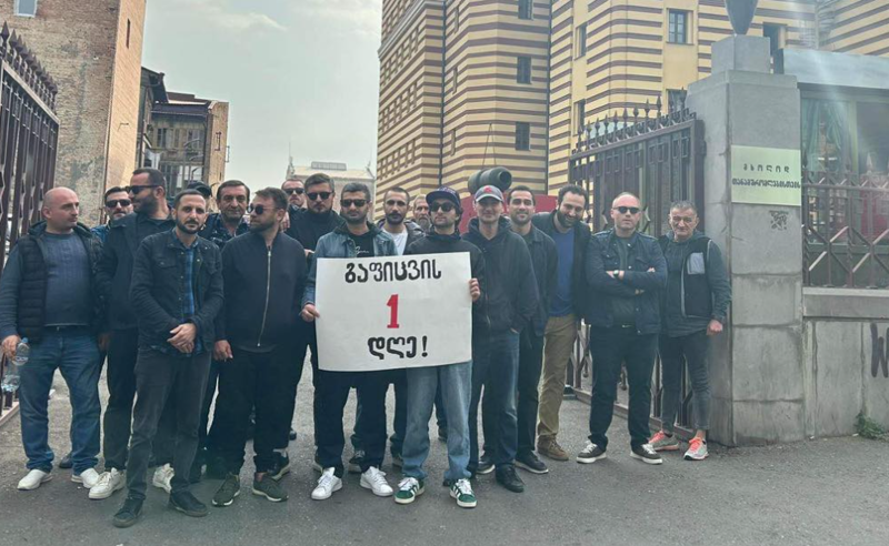 "ღირსეული შრომის პლატფორმა" ოპერისა და ბალეტის თეატრის გაფიცულ თანამშრომლებს სოლიდარობას უცხადებს