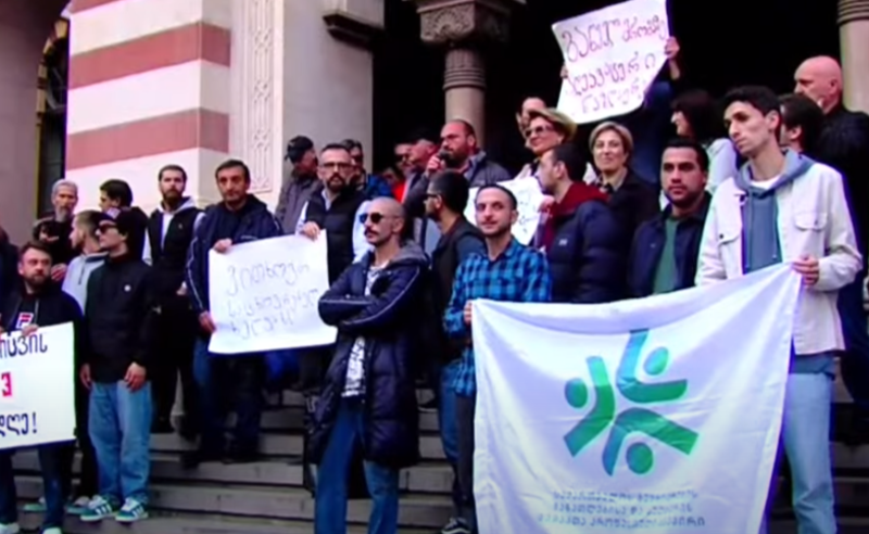 კულტურის მინისტრს პრობლემები ოპერაშიც შეექმნა - 25 თანამშრომელი ქუჩაში გავიდა
