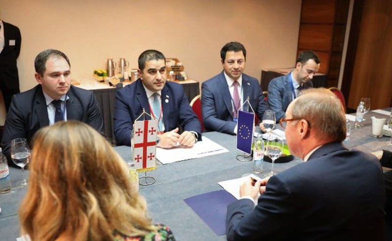 ექნება თუ არა ოპოზიციის ახალ რეზოლუციას "ოცნების" მხარდაჭერა - რას ამბობენ საპარლამენტო უმრავლესობაში