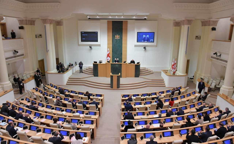 პარლამენტმა ირაკლი ჩიქოვანი და გიორგი კახიანი ვიცე-სპიკერის პოსტზე აირჩია
