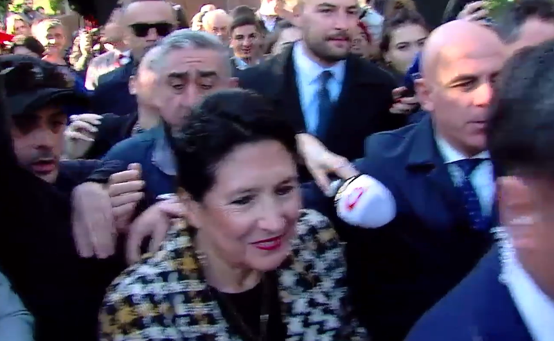 პრეზიდენტის სკანდალური ინტერვიუ Le Monde-სთან - "ოცნების" ახალ თავდასხმებს ზურაბიშვილი პასუხის ღირსადაც არ თვლის