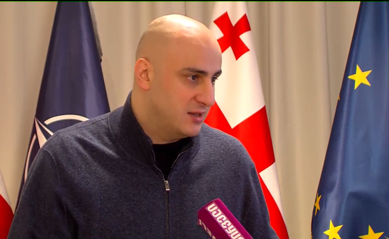 სააკაშვილმა  პოლიტსაბჭოდან ადამიანების გაყრას შეცდომა უწოდა, პარტიის თავმჯდომარე კი პრობლემასაც არ აღიარებს - მელიას პასუხი 
