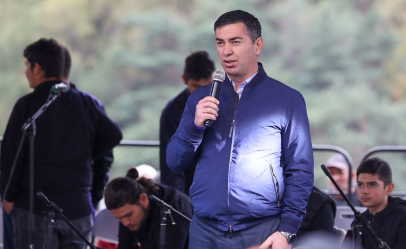 "ტყუილია, რომ ხელით შევეხე მოქალაქეს" - ყაზბეგის მერი