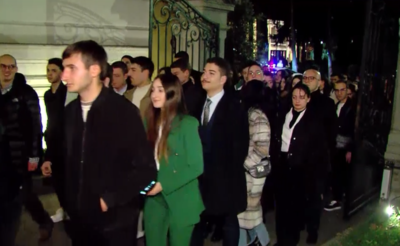 მარტის აქციის მონაწილეები პრეზიდენტის სასახლეში - ზურაბიშვილმა დღეს სასახლის კარი სტუდენტებისთვის გახსნა