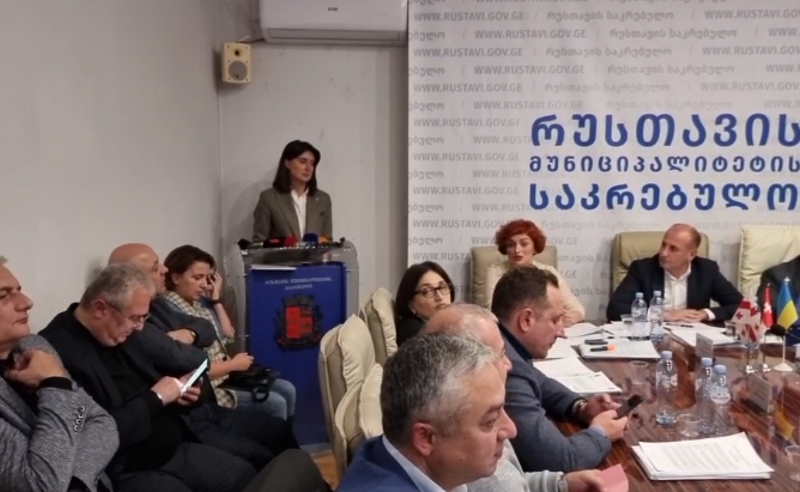 "სამარცხვინო ზრდა გვაქვს", "სამარცხვინოა, პოლიტიკის გამო, რასაც კადრულობთ," - რუსთავის საკრებულოში დაპირისპირება გრძელდება