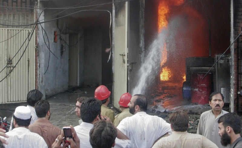 ხანძარი პაკისტანის ერთ-ერთ სავაჭრო ცენტრში  - გარდაცვლილია 11 ადამიანი