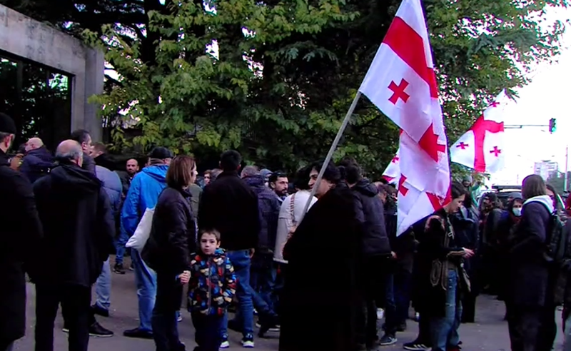 აქცია გარემოს დაცვის სამინისტროსთან - რაჭის ტყის მცველები მინისტრთან შეხვედრას ითხოვენ