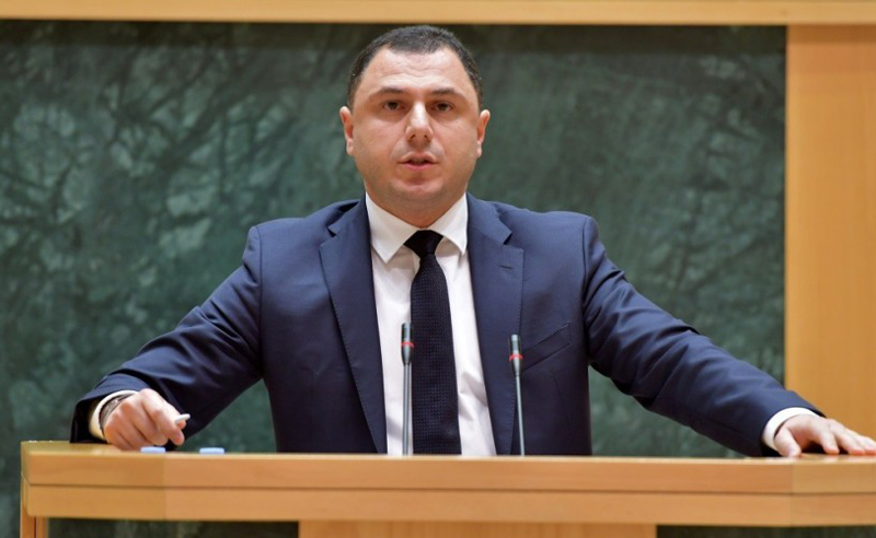 პარლამენტში დღეს განათლების მინისტრს ელოდებიან - ოპოზიცია მწვავე კითხვებისთვის ემზადება