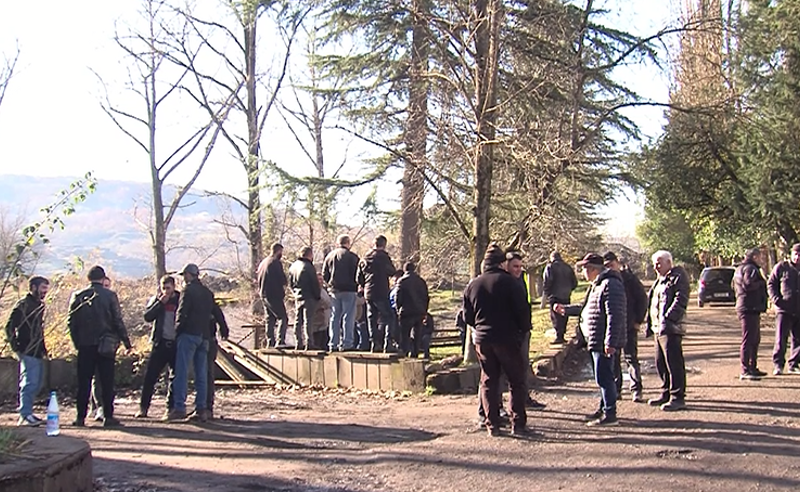 "მინდა, ვკითხო კომპანიას, როდის იყავით დალხინებულები?!" - მაღაროელები უწყვეტ აქციას აანონსებენ
